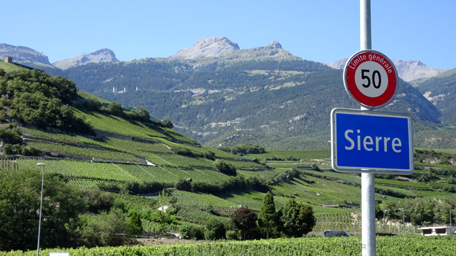 Sierre, Start deiner fahrt durch's Val d'Anniviers bis hinauf zur Staumauer des Lac de Moiry oberhalb Grimentz