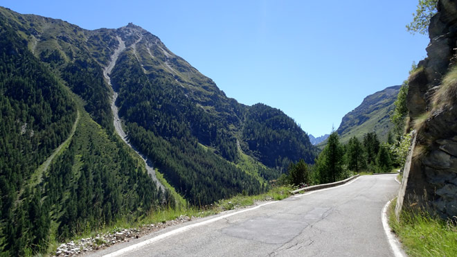 Richtung Staumauer