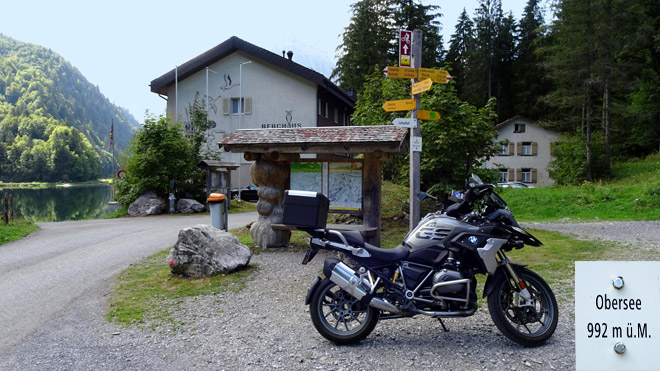 Meine GS beim Berghaus Obersee