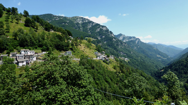Blick von Spruga talwärts ins Valle Onsernone