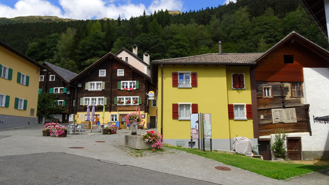 Osco mit Dorfbrunnen