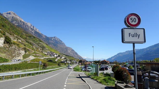 Fully (VS), Start / Ziel einer Fahrt hinauf nach Chiboz, weiter nach Ovronnaz und hinunter nach Leytron