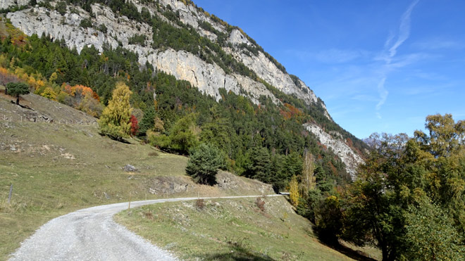 Auf der Naturstrasse unterwegs