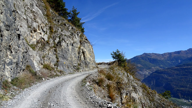 Auf der Naturstrasse unterwegs, VORSICHT