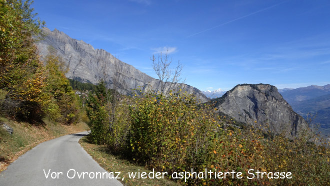 Vor Ovronnaz, wieder asphaltierte Strasse