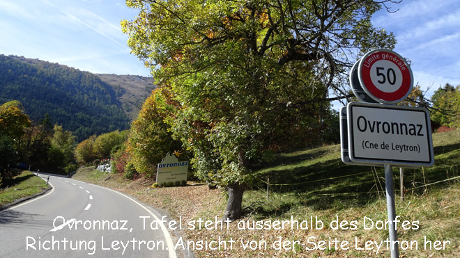 Ovronnaz, Ortstafel steht ausserhalb des Dorfes, Richtung Leytron. Foto Sichtseite von Leytron aus