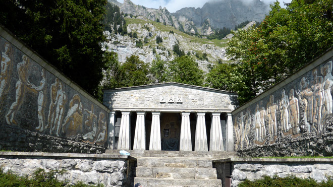 Das monumentale Bauwerk Paxmal, erstellt von Karl Bickel