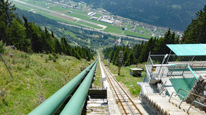 Blick talwärts, Geleise, Druckleitungen