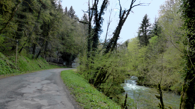 Dem Fluss Le Dessoubre entlang