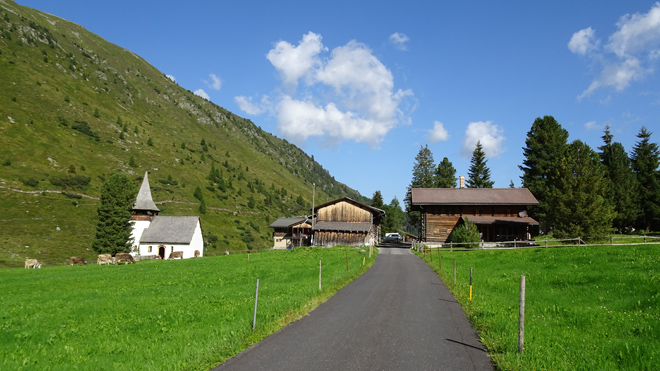 Das Sertig-Dörfli mit seiner Kirche aus dem Jahre 1699