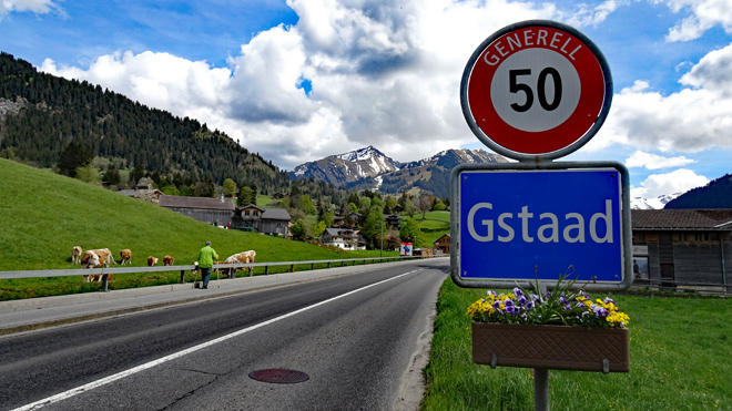 Gstaad (BE) Start/Ziel einer Fahrt Ins Turbachtal bis zum Fahrverbot und zurück nach Gstaad