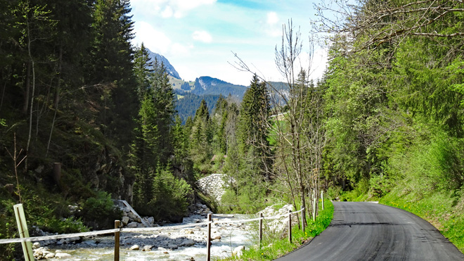 Dem Turpachbach entlang Richtung Gstaad