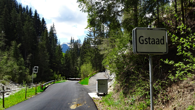 Gstaad Ziel / Start einer Fahrt ins Turbachtal bis zum Fahrverbot und zurück nach Gstaad