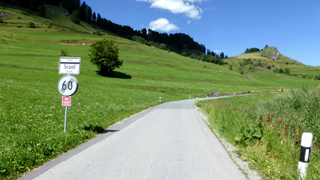 Nun bist du auf der Strasse Richtung Ftan