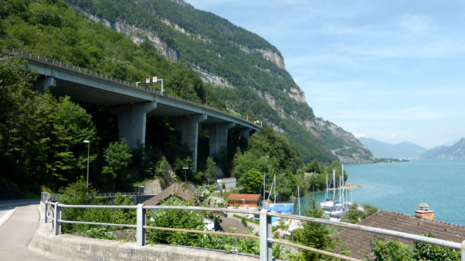 Diesmal bist du nun unter der Autobahn!