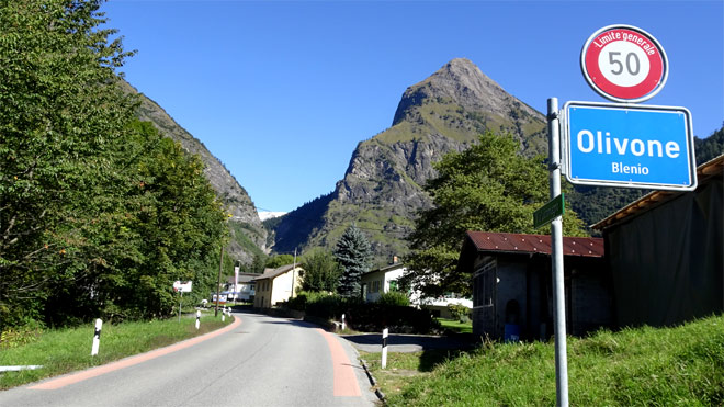 Olivone (TI), Start / Ziel einer Fahrt hinauf ins Val Luzzone bis zum Stausee Lago Luzzone und zurück