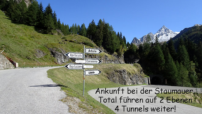 Ankunft bei der Staumauer, total fähren auf 2 Ebenen 4 Tunnels weiter