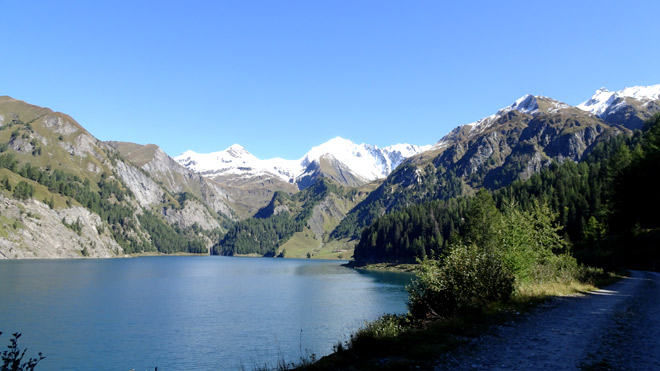Auf der Naturstrasse Richtung Alpe Garzott