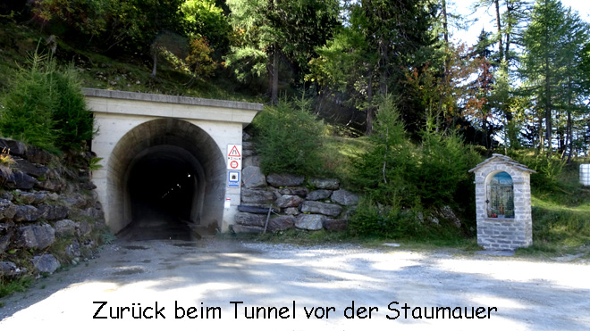 Tunnel vor der Staumauer