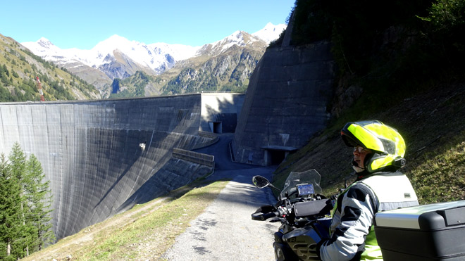 Zurück bei der Staumauer Lago Luzzone