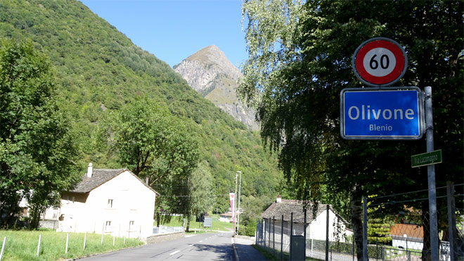 Olivone (TI), Ziel / Start einer Fahrt hinauf ins Val Luzzone bis zum Stausee Lago Luzzone und zurück