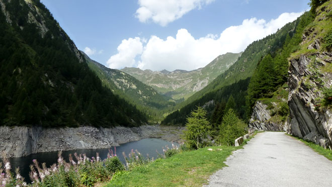 Ende Stausee, nun gehts weiter hoch und höher
