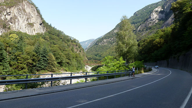 Unmittelbar hinter Ponte Brolla, Start ins Vallee Maggia