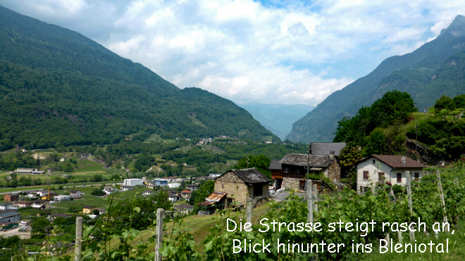 Blick hinunter ins Bleniotal