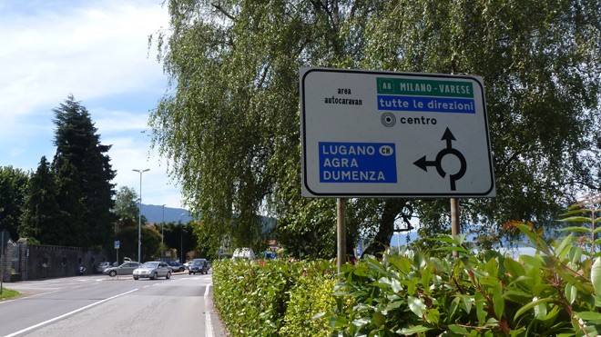 Im Kreisel Richtung Lugano abbiegen