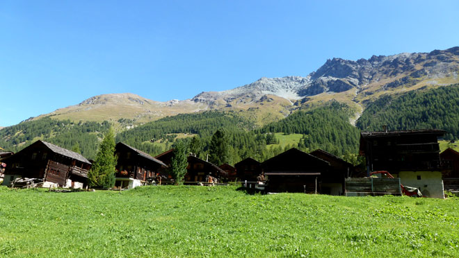 Wunderschöne Holzhäuser in Zinal